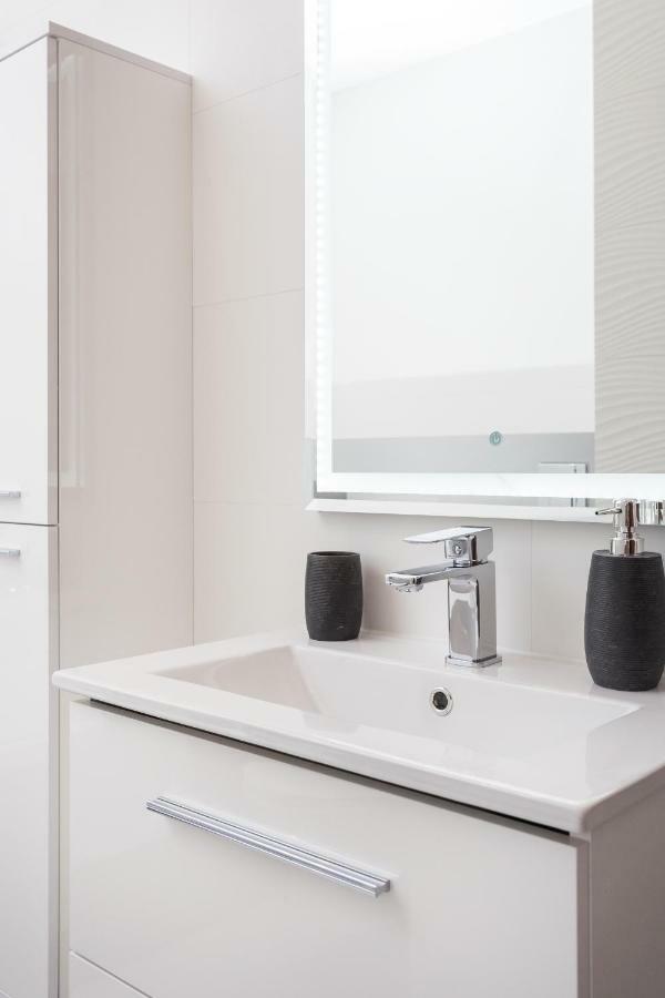 Mogilska Tower Apartments Near Tauron Arena By Inpoint - Free Underground Parking Krakow Luaran gambar